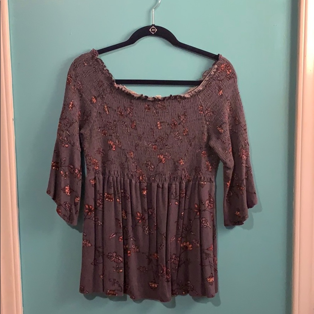 Bell sleeve shirt